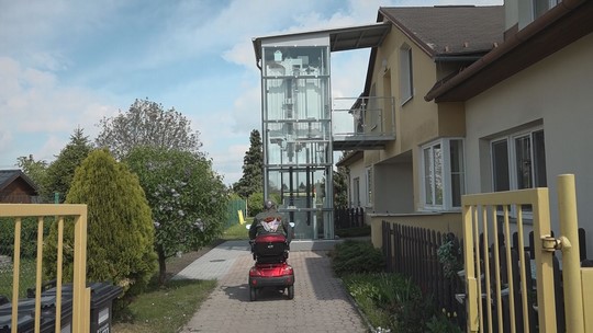 Nový výtah v bývalé DPS Na Chalupách v Pudlově - zobrazit video