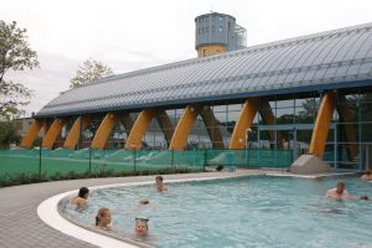 Plavání v aquacentru o víkendech podraží