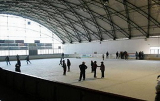 Ledová plocha stadionu se rozpustí počátkem dubna