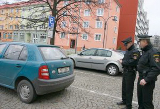 Strážníci přestali tolerovat stání bez parkovacího kotouče