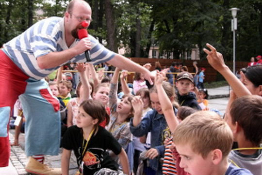 Klaunskou explozi si užily stovky dětí
