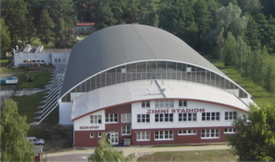 Na zimní stadion za letními sporty