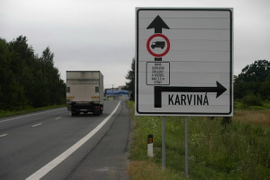 Nákladní automobily do 3,5 metru nesmějí na ulici Čs. armády v centru Bohumína