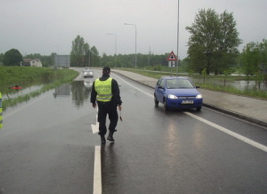 Hasiči v noci zvýšili odtok Bajcůvky, téměř všechny silnice jsou v Bohumíně po povodni opět průjezdné, uzavřený zatím zůstává už jen podjezd v Pudlově