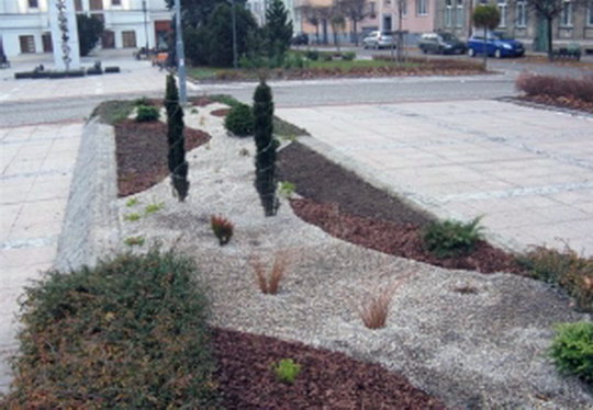 Záhon na centrálním náměstí v Bohumíně bude působit esteticky po celý rok