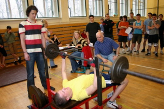 Mladí siláci budou na gymnáziu soutěžit v silovém čtyřboji