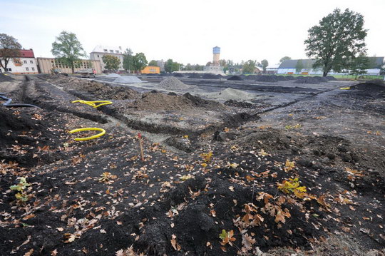 Za parkem Petra Bezruče vyrůstá nové tréninkové hřiště