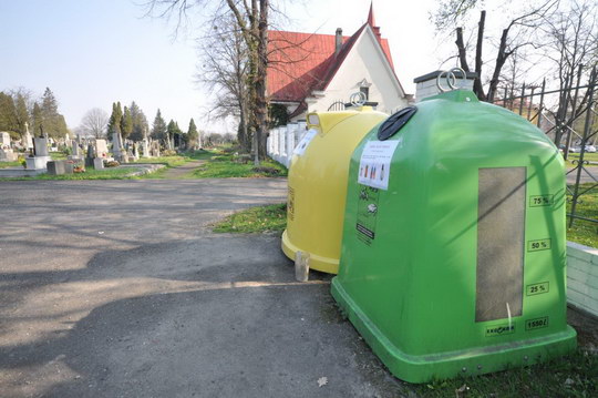 V Bohumíně třídí nově odpad i na hřbitovech