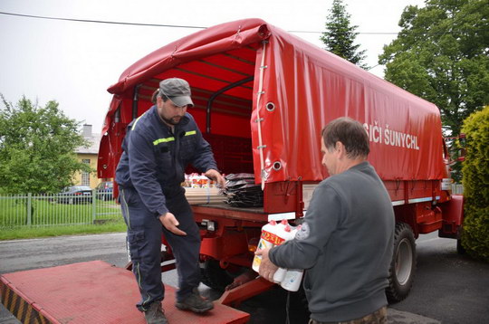 Bohumín vyslal do Čech materiální pomoc, vyrazí tam pomáhat i 15 dobrovolníků