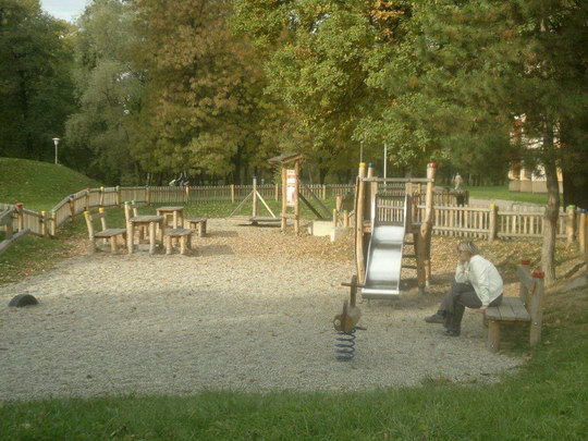 Dětské hřiště v ulici Svatopluka Čecha normy splňuje