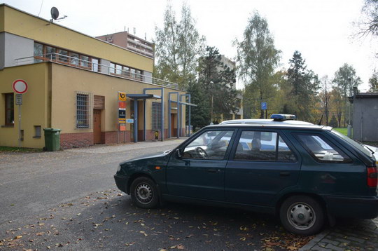 U pošty v Nerudově ulici vzniknou dvě parkovací místa s časově omezeným stáním