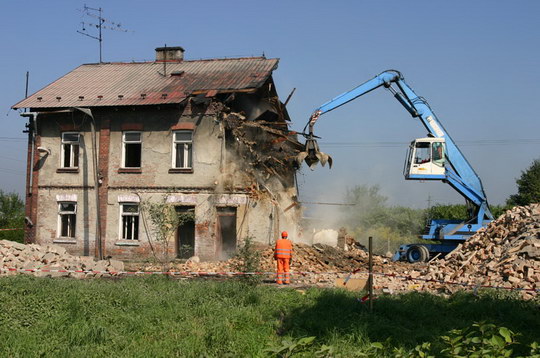 Cihlové domy v Lounech i Petra Cingra půjdou postupně k zemi