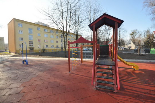 Vnitroblok v Nerudově ulici v centru Bohumína má novou vizáž