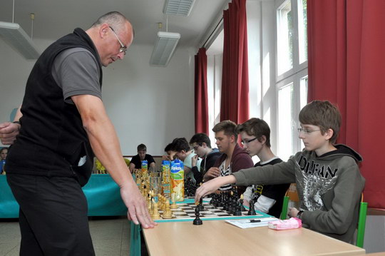 Studenti v simultánce proti starostovi třikrát skórovali