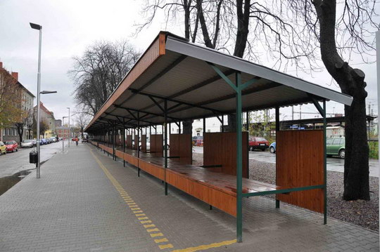 Tržiště u nádraží provozuje město