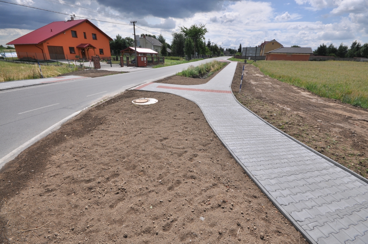 V Sokolské a Rychvaldské ulici budou o víkendu pokládat nový asfalt