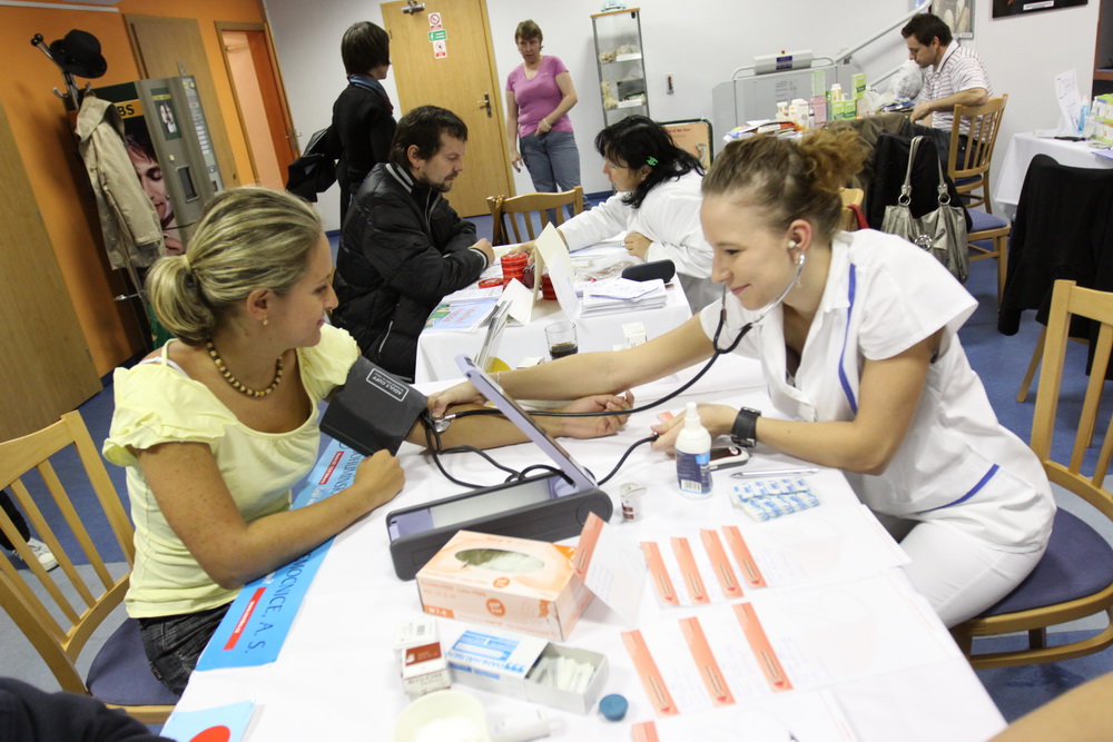 Dny zdraví s měřením cholesterolu, tlaku a cukru v krvi