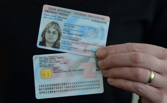 Vyřízení občanského průkazu a pasu nenechávejte na konec roku