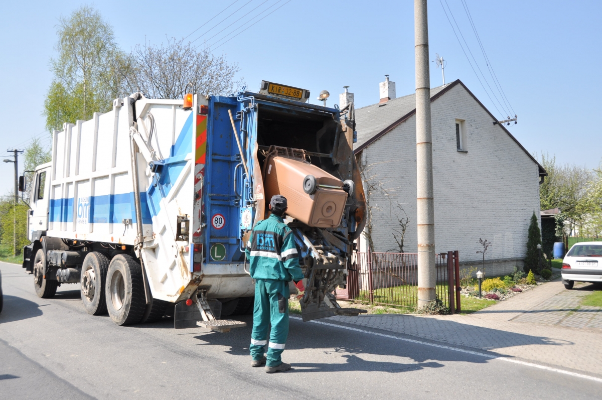 Třídění biodpadu na sídlištích