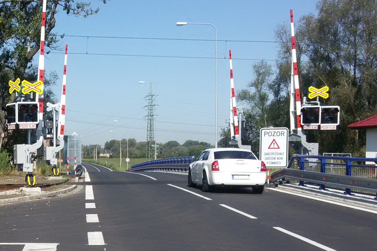 Požár vyřadil z provozu zabezpečovací zařízení na přejezdech