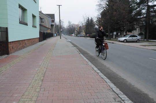 Cyklisté po chodníku jezdit nesmí