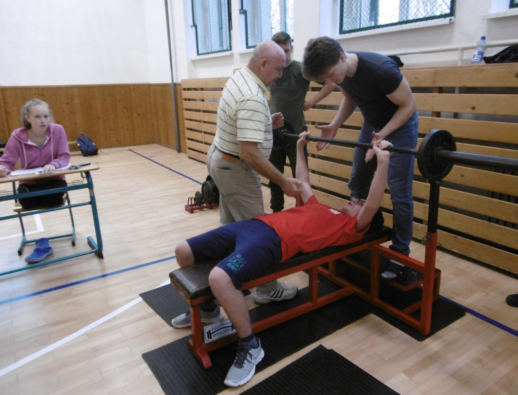 Vánoční silový čtyřboj gymnázia nabídl parádní výkony