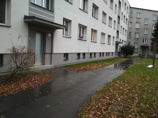 Chodník ve dvoře na třídě Dr. E. Beneše zařadíme do plánu oprav na příští rok