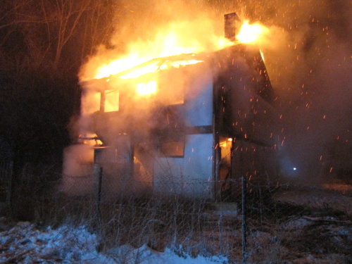 V Rychvaldu hořel montovaný rodinný dům