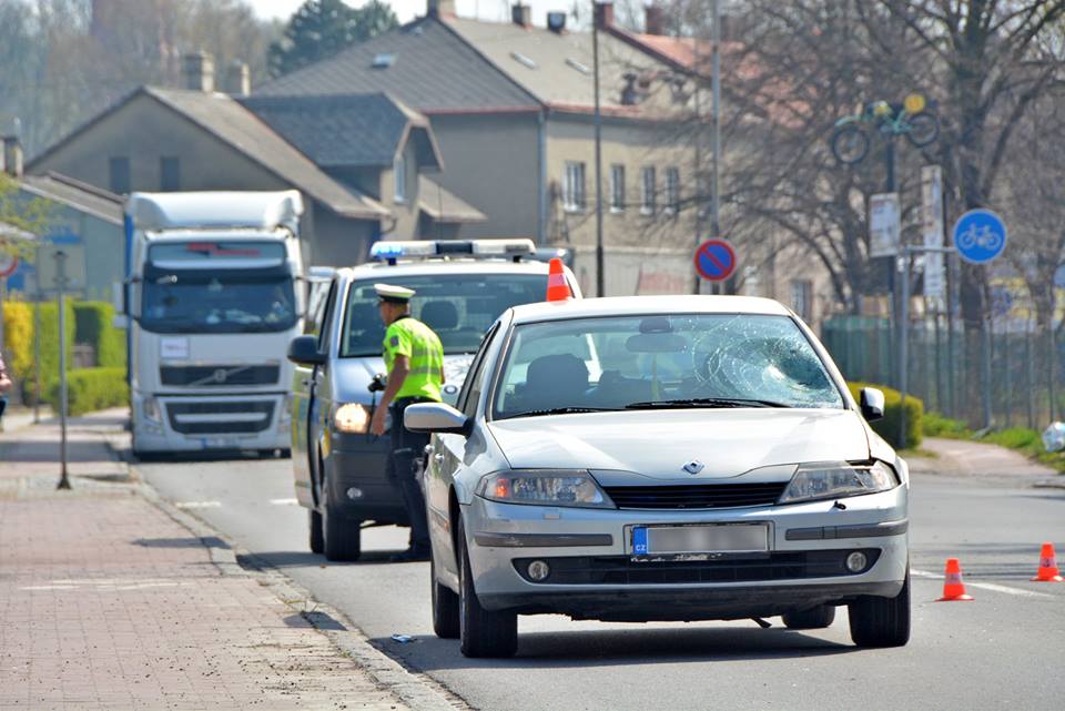 Osmdesátiletá žena utrpěla vícečetná vážná poranění hlavy a končetin