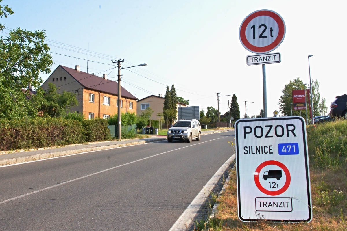 Bohumín vykázal kvůli bezpečnosti kamiony z Rychvaldské ulice, zákaz začíná už v Rychvaldu a Dolní Lutyni