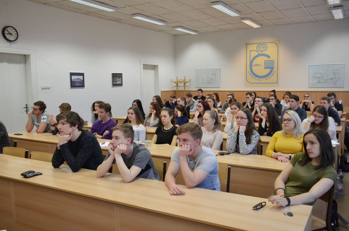 Od zítřka se až do odvolání zavírají všechny školy, mateřinky zůstávají zatím v provozu