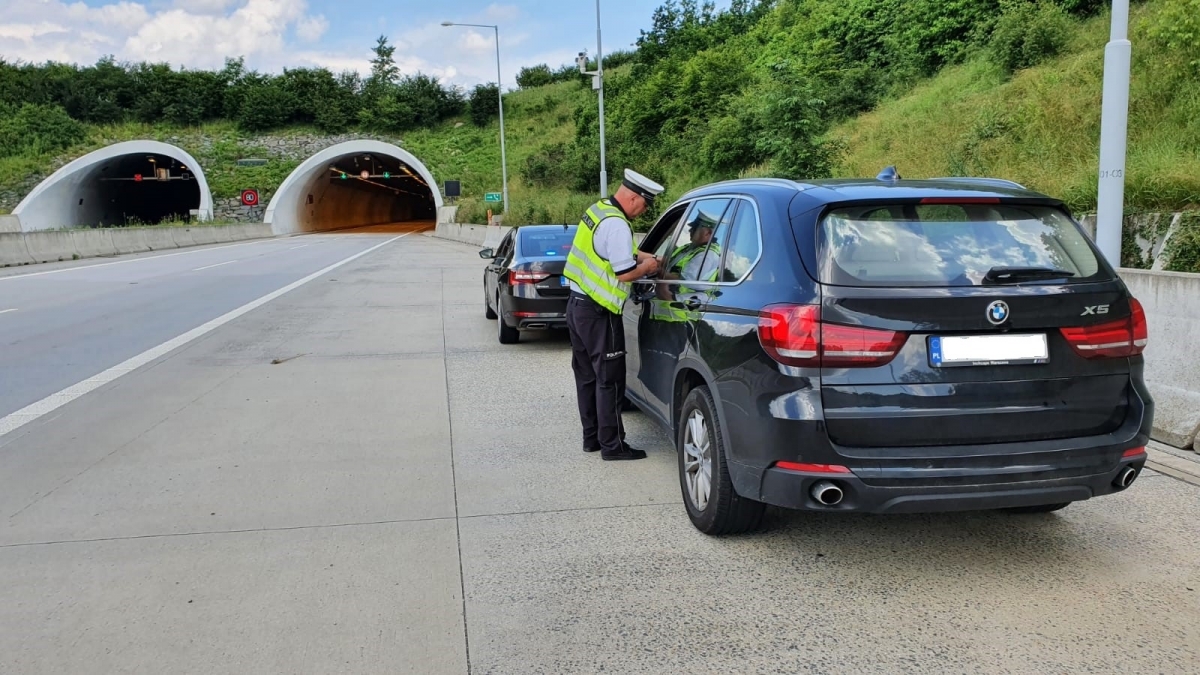 Policisté si posvítili na hříšné řidiče, v jejich síti uvízla i žena rekordmanka