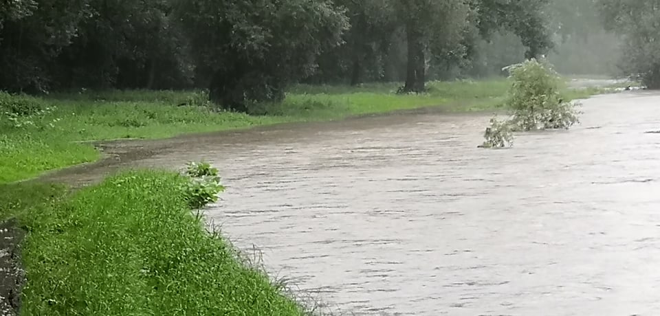 Déšť zvedá hladiny řek, Olše je v pásmu povodňové aktivity