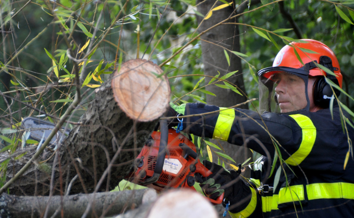 350 výjezdů moravskoslezských hasičů kvůli následkům silného větru