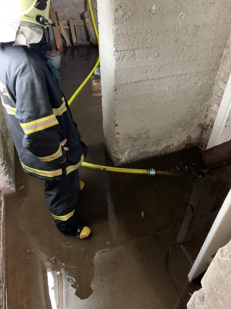 Moravskoslezští hasiči pokračují v likvidaci následků dešťů