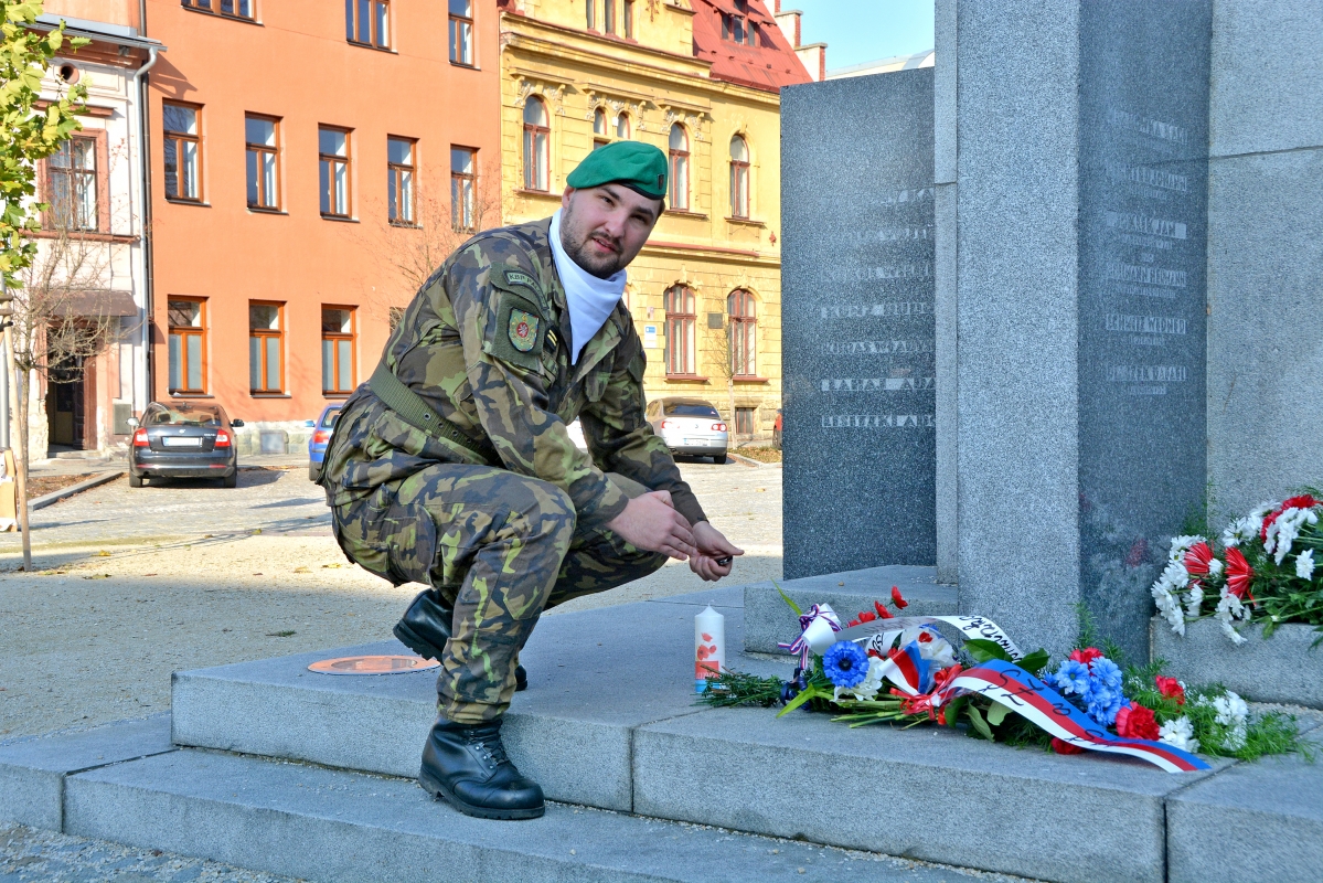 Památník připomíná oběti válek, vznikl díky sbírce obyvatel