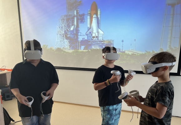Na ZŠ ČSA poznávají reálný svět skrze virtuální brýle s 3D realitou