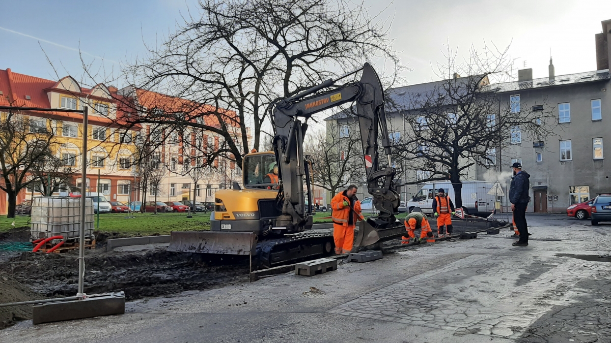 Bohumín upravuje další dvůr v centru, vznikne 13 parkovacích stání