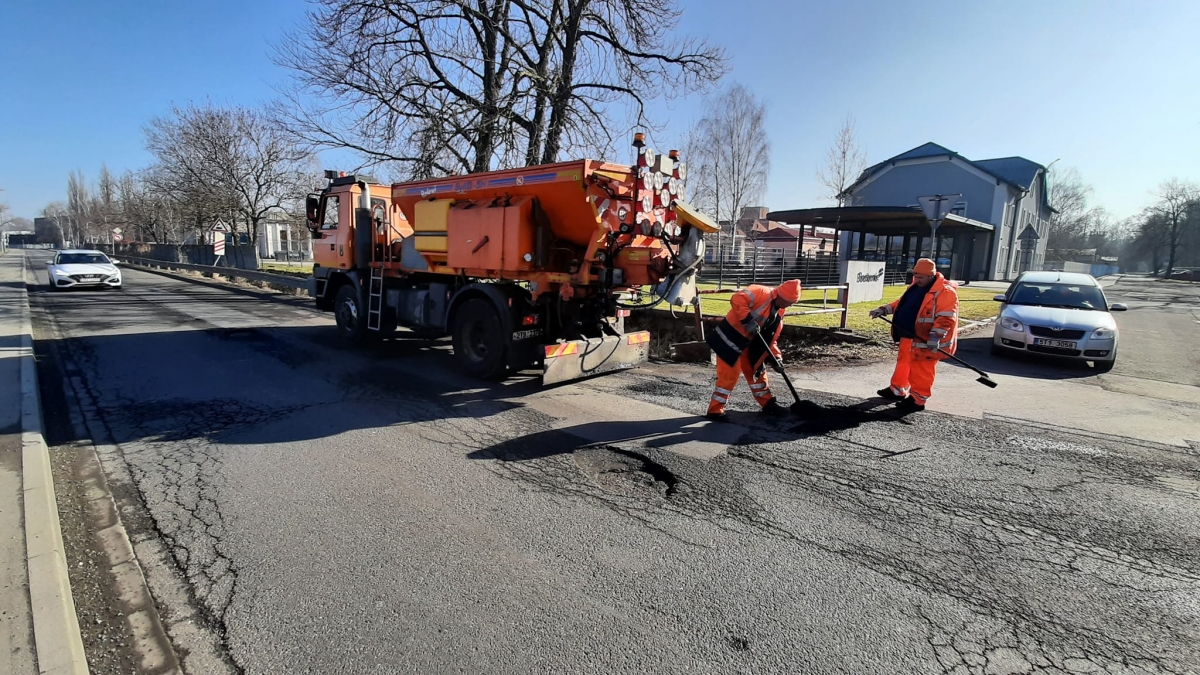 Krajští silničáři letos investují historicky nejvyšší částku, stále to nestačí