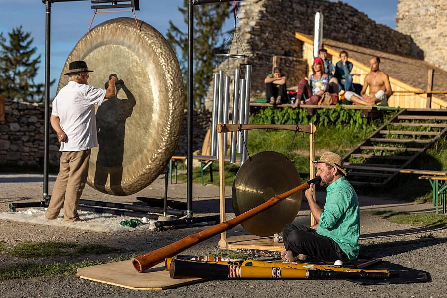 Obří gongy, didgeridoo a další archaické nástroje zazní v Bohumíně