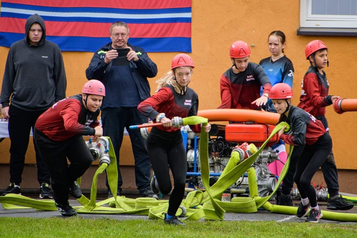 Mladí hasiči si změřili síly v požárním útoku a v uzlové štafetě