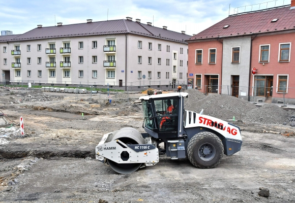 Přestavba křižovatky v centru Bohumína přináší změny v dopravě, obchody trápí nedostatek zákazníků
