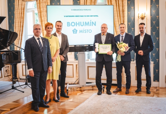 Bohumín má třídění v malíku, získal jedenáctou keramickou popelnici