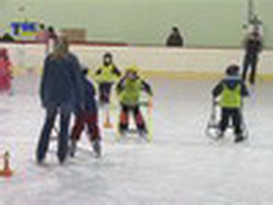 Bospor připravuje školu bruslení - show video