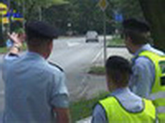 Policisté na přechodech pro chodce - show video
