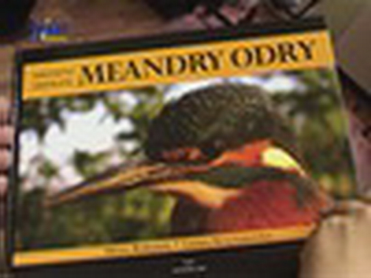 Nová kniha Meandry řeky Odry - show video