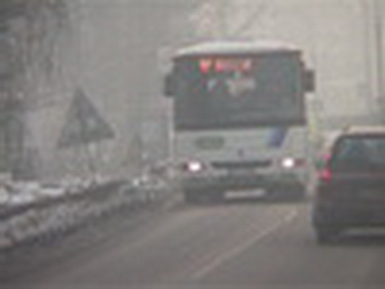Proč autobusy nezajíždějí k nádraží? - show video