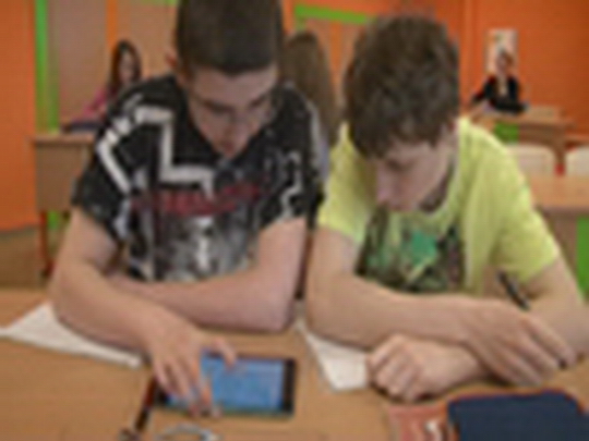 ZŠ ČSA učí s pomocí iPadů - show video