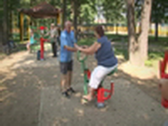Cvičební stroje pod širým nebem - show video