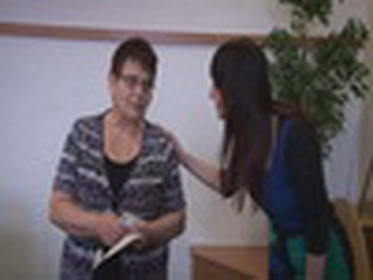 Okradené seniorce pomohl dárce - show video